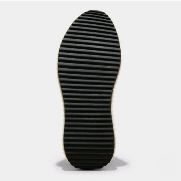 Women's Shyla Platform Hiker Boots - Universal Thread Black 8 - Picture 4 of 9